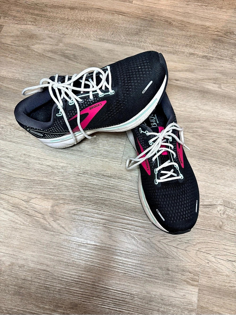 Brooks Ghost 14 Women’s Size 9 Wide D Black Pink Yucca Running Shoes Sneakers